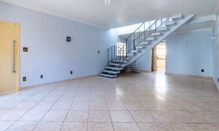 Casa tipo para venda com 3 quartos, sendo 1 suíte, 140m²