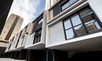 Casa em condomínio para venda com 2 quartos, sendo 1 suíte, 121m²
