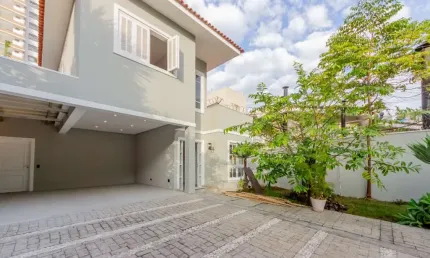 Casa tipo para venda em Vila Nova Caledônia com 3 quartos, sendo 2 suítes, 300m²