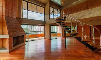 Duplex para venda com 3 quartos, sendo 3 suítes, 293m²
