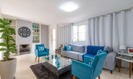 Casa em condomínio para venda com 4 quartos, sendo 2 suítes, 292m²