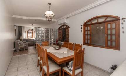 Casa tipo para venda em Jardim Textil com 5 quartos, sendo 2 suítes, 300m²