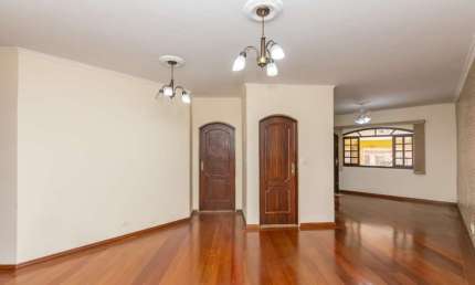 Casa tipo para venda com 4 quartos, sendo 3 suítes, 279m²