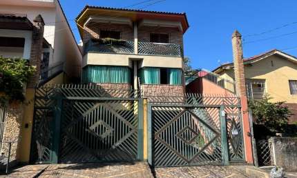 Sobrado para venda em Chácara Inglesa com 4 quartos, sendo 2 suítes, 196m²