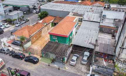 Sobrado para venda em Vila Nova Conceição com 6 quartos, sendo 5 suítes, 220m²