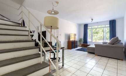 Sobrado para venda com 3 quartos, sendo 1 suíte, 136m²
