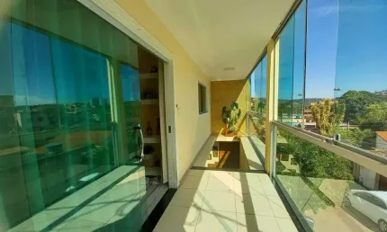 Casa 2 quartos, varanda e 3 vagas à venda Jardim Guanabara
