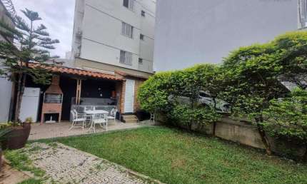 Apartamento 2 quartos com suíte, garagem coberta e área de churrasco