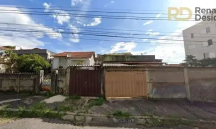 Casa em lote de esquina com 22m de frente no Bairro Esplanada