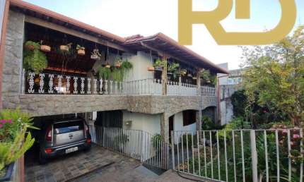 Casa 3 quartos, sendo 1 suíte, com vista para Serra do Curral e vaga para 3 carros no Pompeia