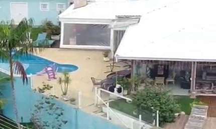 Casa em Condomínio para Venda em Igaratá, Centro, 4 dormitórios, 4 suítes, 5 banheiros, 4 vagas