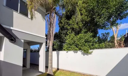 Casa a 200² da praia, 3 dorm + sótão, 170m² a venda - Campeche - Florianópolis/SC.