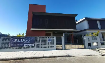 Casa com 4 dormitórios, sendo 1 no térreo, para alugar, Lagoa da Conceição - Florianópolis/SC