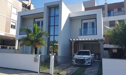 Excelente casa 3 suítes próxima à praia - Rio Tavares - Florianópolis / SC
