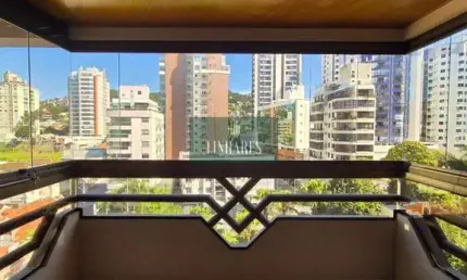 Apartamento à venda no Country Club, situado na avenida Beira Mar.