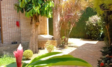 Casa com 4 quartos para alugar no Imbetiba, Macaé 