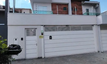 Aluga-se uma excelente casa de 3 quartos sendo uma suíte no Portal dos Ipes