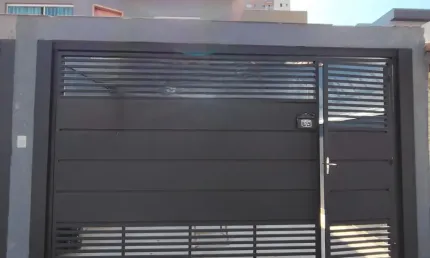 Linda casa térrea com 3 dormitórios pra alugar no Portal dos Ipês