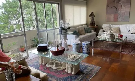 Apartamento com três quartos  duas suítes living com lavabo e varanda reformado em prédio com quadra de tênis no Morumbi