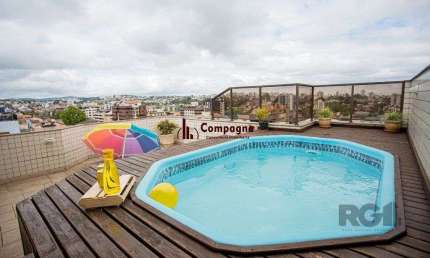 Cobertura no Jardim Planalto, de 3 dormitórios e 2 vagas com 260m²