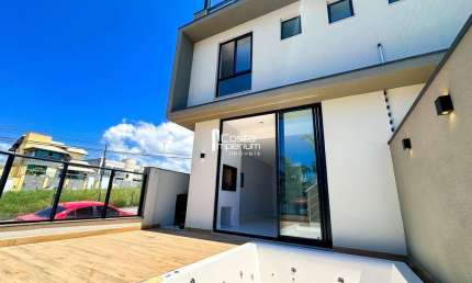 Casa Triplex Exclusivo com 3 Suítes, 02 vagas e Spa em Balneário Camboriú