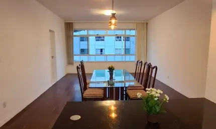 Oportunidade Única ! Excelente Apartamento com churrasqueira, reformado, Amplo!