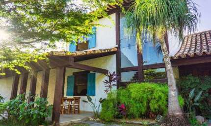 Casa de alto luxo em condomínio para venda com canal navegável em São Bento - Cabo Frio - RJ