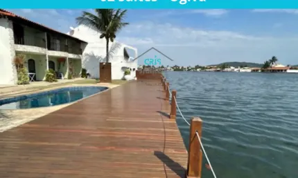 Veja essa casa à venda aconchegante  em um condomínio com canal navegável na  Ogiva em Cabo Frio - RJ!