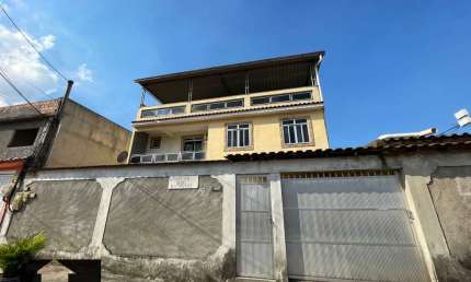 Casa Triplex, de 4 quartos com amplo Terraço à Venda em São João de Meriti/RJ