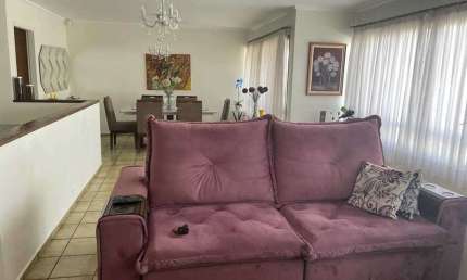 Bela casa assobradada a venda no Parque Continental