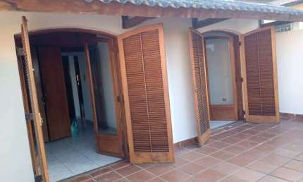 Casa para alugar com 05 dormitorios no Parque Continental