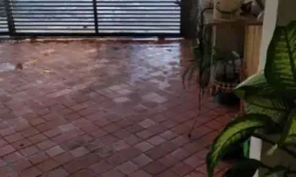 Casa terrea a venda no Jaguare com 3 vagas de garagem.