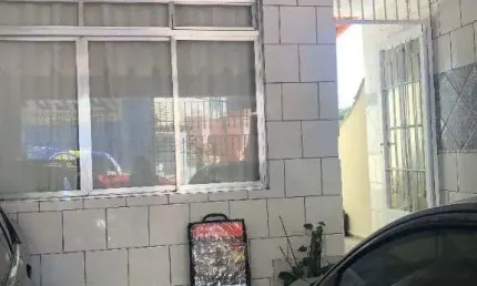 Casa terrea com 2 dormitorios e churrasqueira na varanda em Osasco