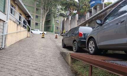 Galpao com salas comerciais no jaguare Sao Paulo com 400 mts2. de area construida E 530 mts2. de terreno.