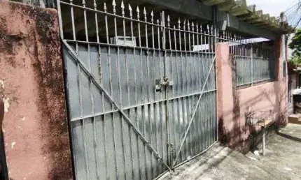 Casa a venda em Umuarama, Osasco - 4 dormitorios e quintal espacoso!
