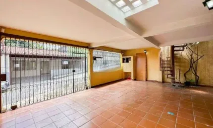 Casa a venda no jaguare, sao paulo: 3 dormitorios e quintal amplo.