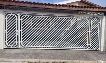 Casa terrea com 2 suites e 3 vagas de garagem no Parque Continental