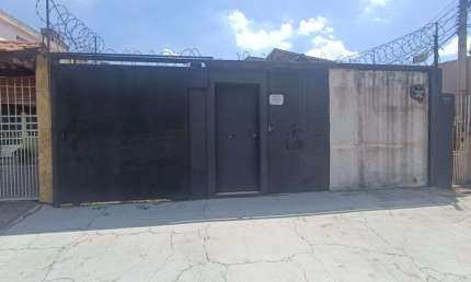 Casa comercial para alugar no bairro Km 18 em Osasco