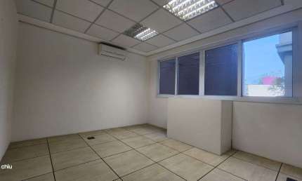 Conjunto comercial a venda, 38 m2  , subdividido em 03 salas mais banheiro e 01 vaga de estacionamento no Open Mall The Square, na Raposo Tavares