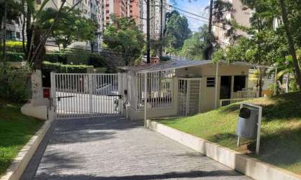 Apartamento reformado  com 3 dormitorios, 2 wc’S, 1 vaga e lazer, 400 m metro Vila Sonia.