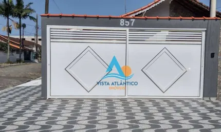 Casa com 2 dormitórios à venda, 48 m² por R$ 425.000,00 - Maracanã - Praia Grande/SP