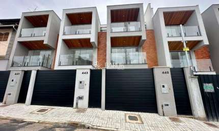 Santa Catarina, casa duplex, 3 quartos, suíte, varanda, garagem, espaço gourmet. Venha conferir!!!