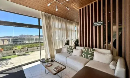 Centro, stúdio mobiliado com varanda, portaria 24 hrs, elevadores, área de lazer completa. Independê