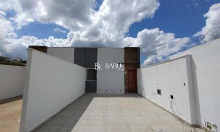 Casa triplex, São Pedro,  3 quartos, suíte, quintal, 2 vagas. Excelente oportunidade.