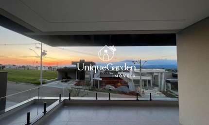 Casa em Condomínio à Venda em Caçapava-SP, Bairro Santa Mônica: 3 Quartos, 1 Suíte, 2 Salas, 2 Banheiros, 4 Vagas, 239m².