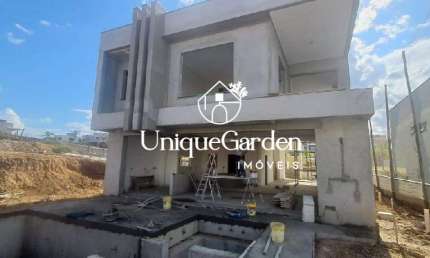 Luxuosa mansão de 5 quartos e 5 suítes no Urbanova, São José dos Campos-SP: 430m², 2 salas, 2 banheiros e 2 vagas de garagem!