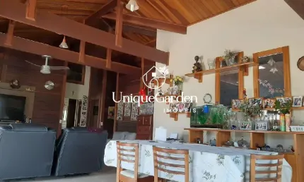 Imperdível: casa em condomínio com 3 suítes e 260m² em jambeiro-sp no recanto santa barbara!