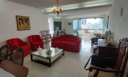 Apartamento à venda, com 185m², 4 dormitórios sendo 2 suítes, andar alto e excelente localização -A