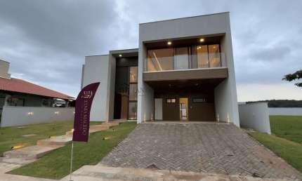 Casa à venda com 379,14m², projetada por Humberto Zirpolli, com 3 suítes sendo uma máster com close