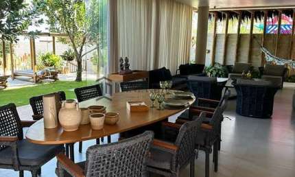 Casa Duplex Belíssima à venda com 650m², 6 suítes, salas amplas, mobiliada, salão gourmet, beira ma